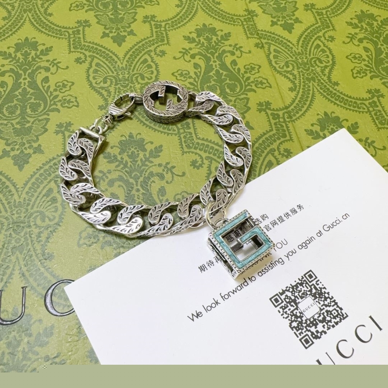 G*u*i bracelets